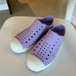 Native Jefferson Kids Shoes Size J2 - Purple